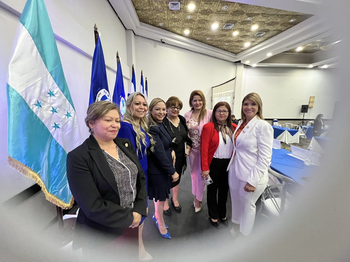 DiputadaRossy's tweet photo. La integración de nuestros pueblos es clave para el desarrollo de la región, las mujeres tenemos un papel importante que desarrollar, la designada de la Presidencia Doris Gutiérrez nos acompañó en el inicio de la sesión plenaria en Tegucigalpa, Honduras. https://t.co/pYfVHdYtWV
