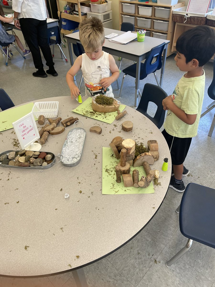 Creating stories and building fairy gardens using loose parts. What a great way to use our imagination and creativity🧚 @TDSB_HowardPS @tdsb #kinder #fdk