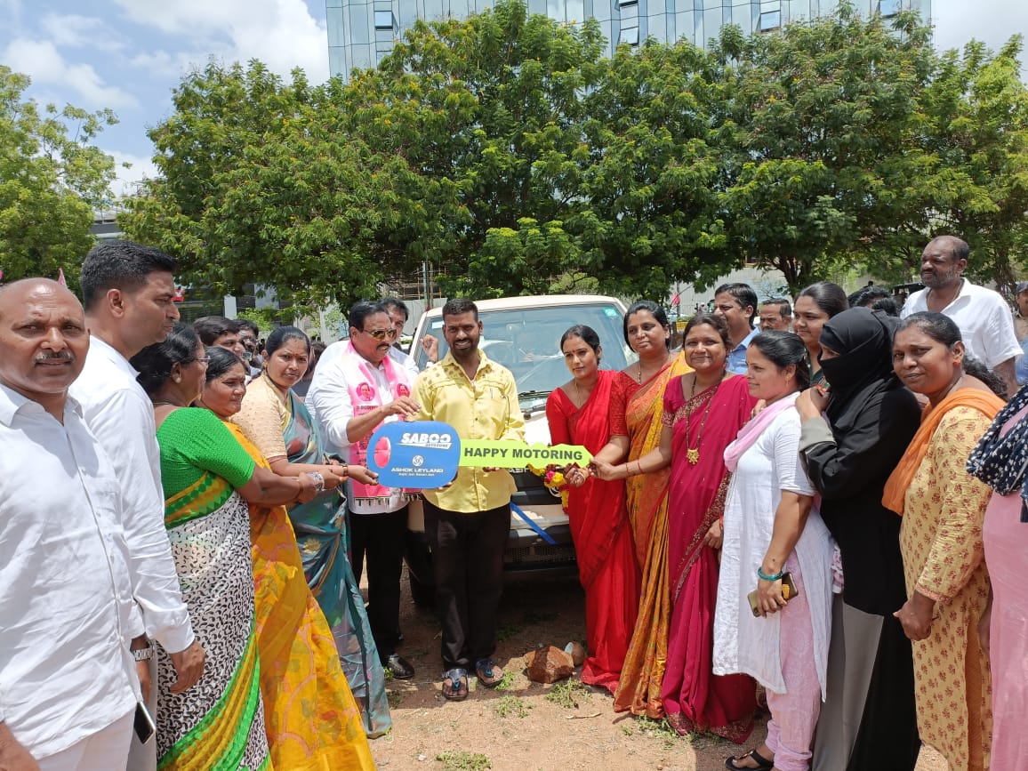 sangeetha_vanam's tweet photo. Participated in the asset distribution of the Dalitha Bandhu scheme of TRS Govt. along with Hon’ble MLA Sri Danam Nagender Garu, MLC Prabhakar Rao garu, Hyderabad Collector Sharman garu and TRS leaders. https://t.co/MoT41X3T5y