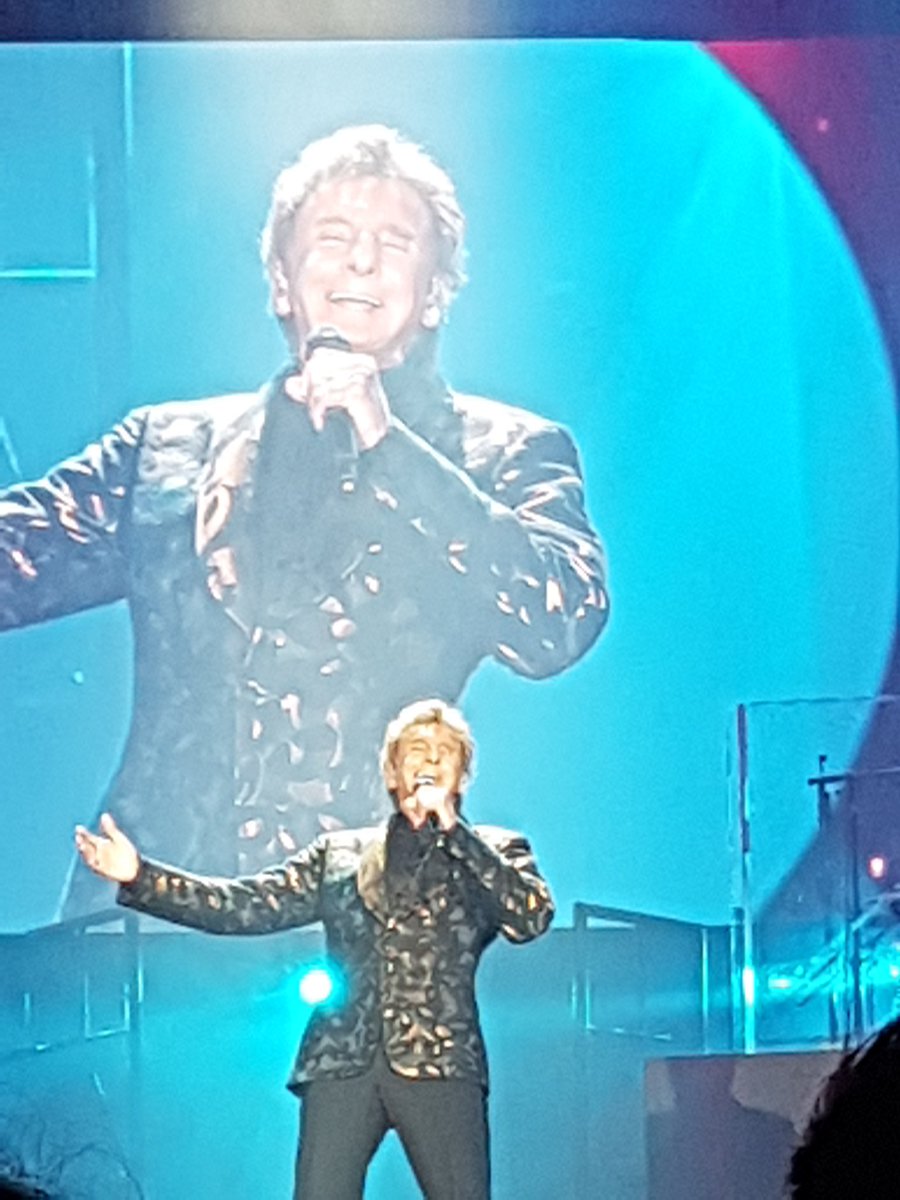 CarolineSalfati's tweet photo. Many thanks @barrymanilow for this wonderful fifth night of #ManilowMagic #ManilowHits2022 ! One evening after another the feelings are still the same or maybe even more and more Love & admiration for you...take care of you, sending lots of Love...Bless you ππ€πΉπΌπΆπ΄β€π https://t.co/fzAiql8P6h