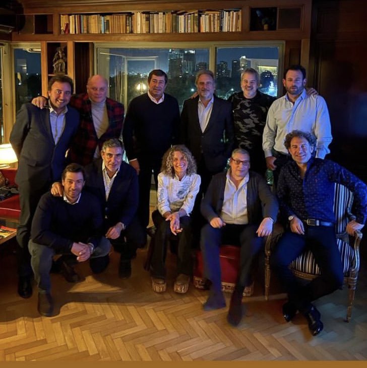 MartinCabrales_'s tweet photo. #GranComida 👏🙌
Anoche cenando con 
@Marubotana_ok @juampillambias @PajaroEnciso @DamianPozzoli @Tatolanusse @fedesalvai 
#Gracias #Amigos #Cena https://t.co/0VZKyjRvGJ