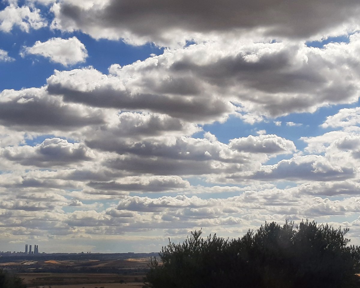celesgalan64's tweet photo. Por #Cobeña a casa 🏘🏘🏘
#desdeelbus 🚍 ☁️☁️☁️ https://t.co/pfbZgHyHCR