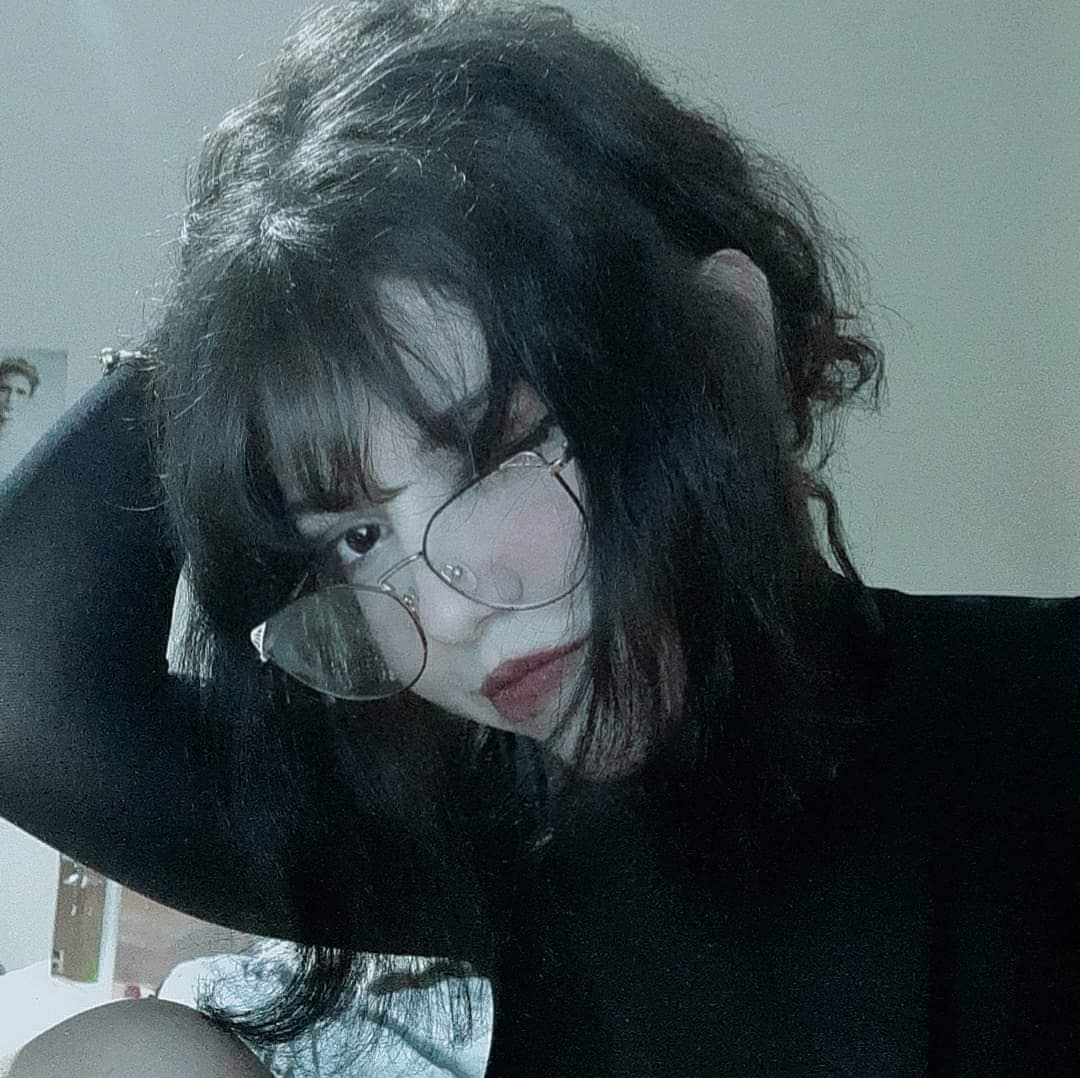 salmaoriginal's tweet photo. Me and Glasses 💜 https://t.co/vqRXlNwa6K