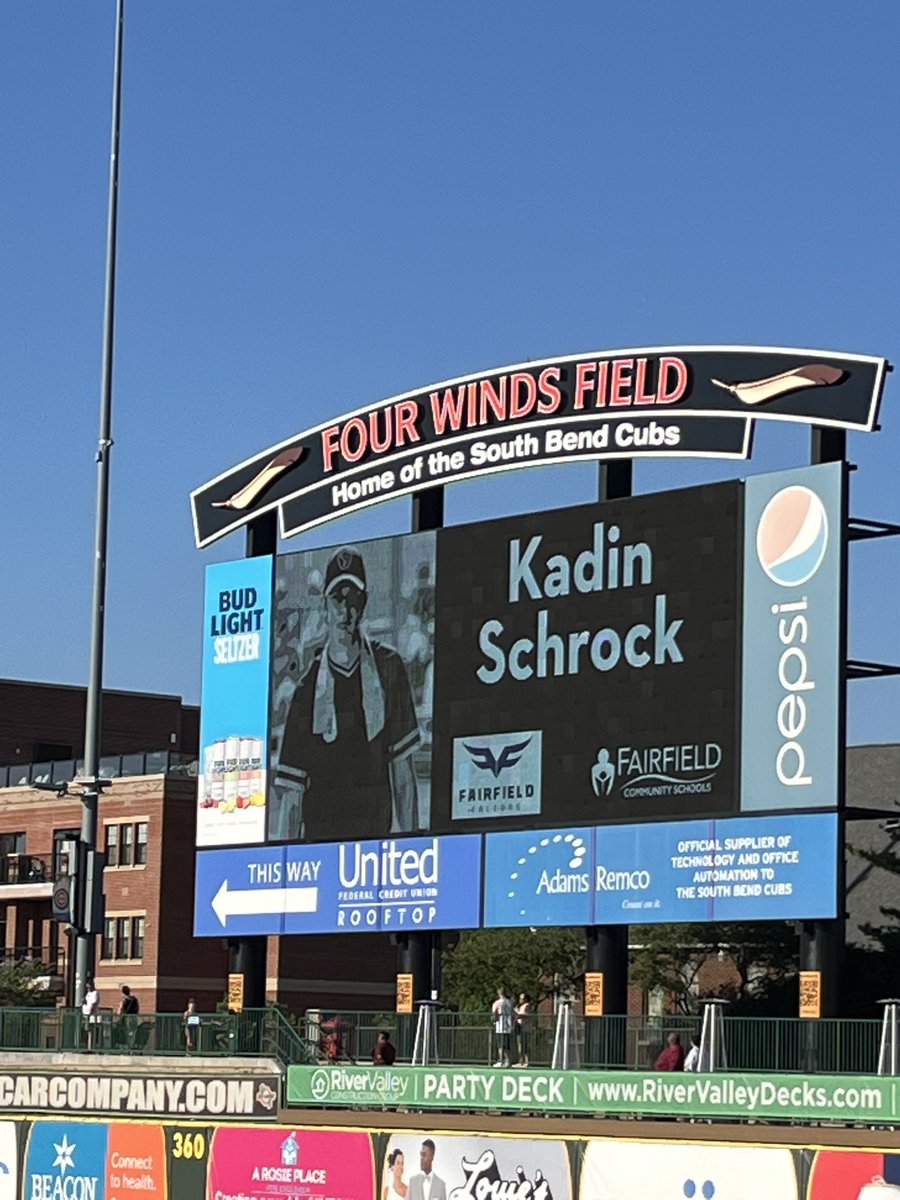 Special moment last night at the @SouthBendCubs game with hundreds of our Fairfield family in attendance. @supfairfield @FairfieldBaseb1