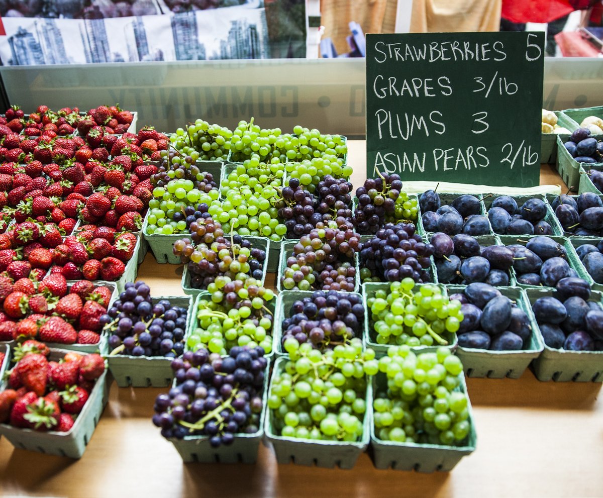 victoriavisitor's tweet image. A6. Our summer markets are where we let our community-spirit – and our love for all things local – shine! Shout-outs go to @EsquimaltMarket (happening every Thurs) and the @MossStMarket (happening every Sat).

#CanadaChat | @ExploreCanada