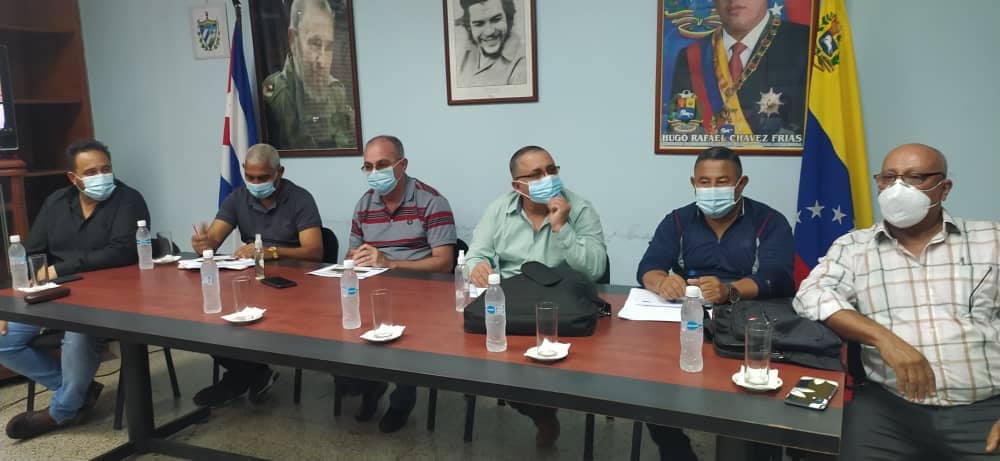 Presidido por el Lic. Juan Carlos, jefe del Grupo de Trabajo Nacional, el Dr. <a href="/MisaelAriasRey1/">Misael Arias Reyes</a>,  Vicejefe Integral de la Misión Médica; Dr Gilberto Parra, jefe misiones Sociales #Monagas; se realizó entrega y recepción del Jefe de Grupo de Trabajo estadual.

#CubaPorLaVida #Cuba