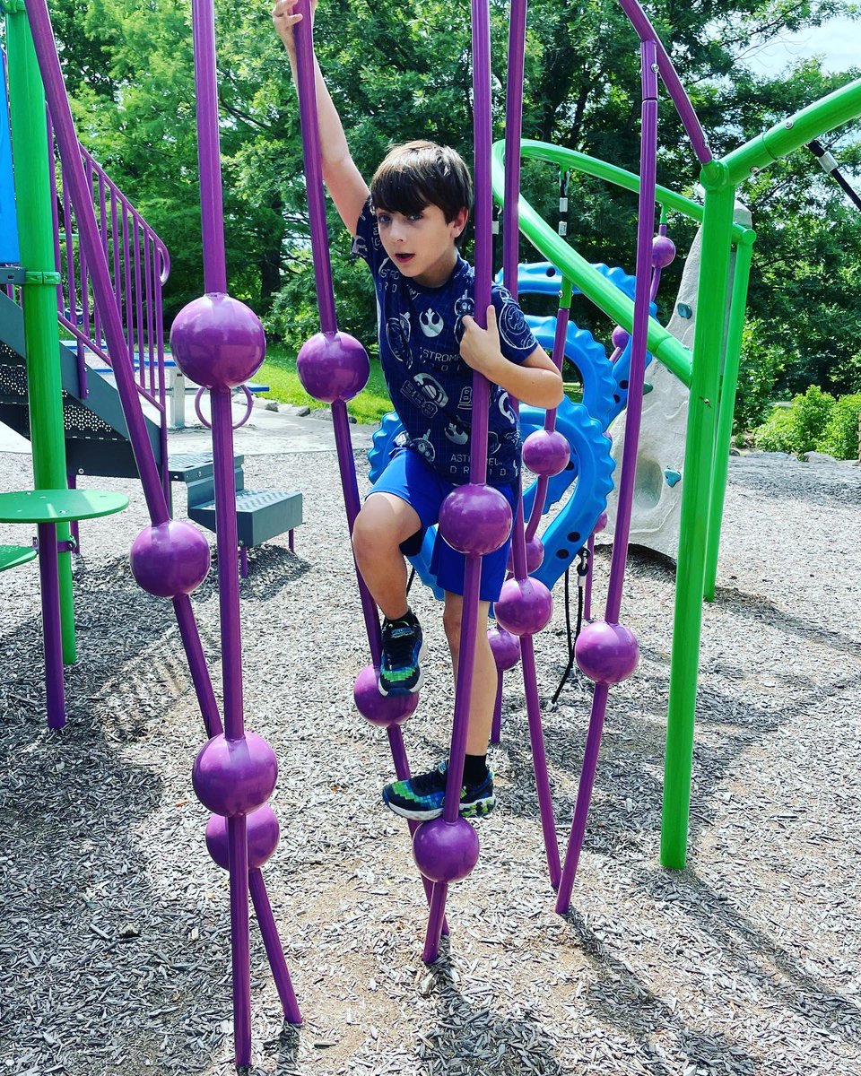 cpsmyers's tweet image. Working on our @CoMoParksandRec park challenge today. Lions - Stephens Park and Flat Branch Park #1000hoursoutside #comoparks #localparks