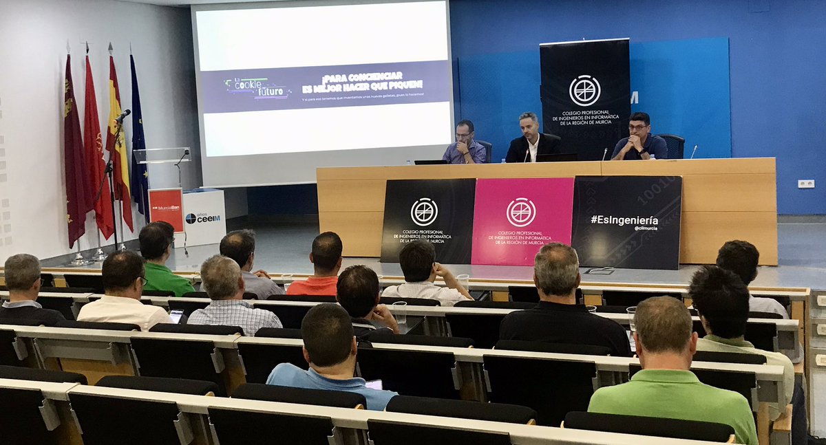 ciimurcia's tweet photo. Nuestro Decano explica uno de los proyectos⭐️ #LaCookieDelFuturo #ConcienciaTIC. Si todavía no lo has visto, no te lo pierdas 😉 👉 https://t.co/Q5vi8dNfK6 https://t.co/9Ye28mCoyG