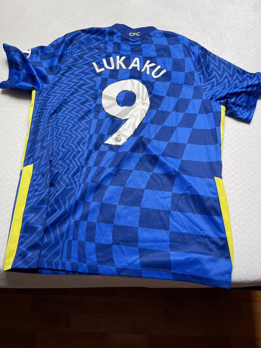 Er með treyju til sölu. Fæst ódýrt , gefins og skal einnig skoða það að borga með. 🤡