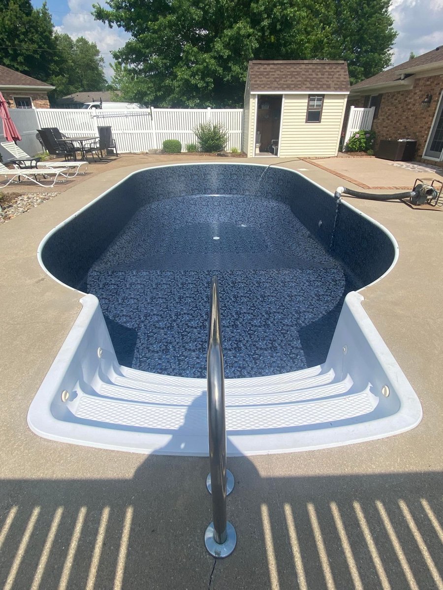 TaraPoolLife's tweet photo. Another beautiful Sapphire install from J.V. Pools &amp; Spas, Inc. 🤩 This liner brings so much life back into this backyard, don't you think? It looks amazing!

#tagtara #taraliners #tarapools #sapphire https://t.co/YQ4EAKAtmz