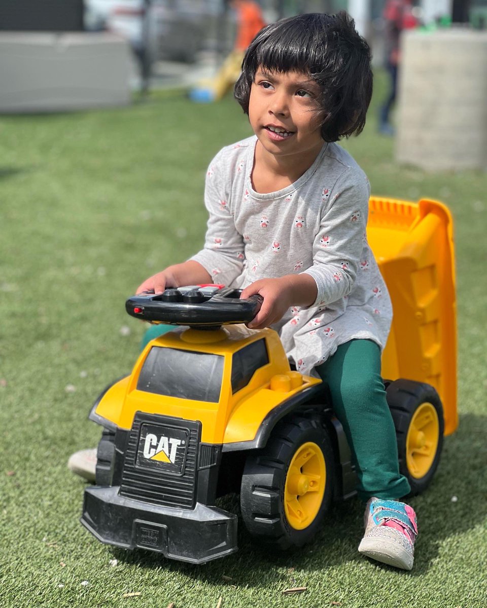 Today we are outside enjoying the beautiful weather now that it’s officially summertime! 🍃🐞☀️

The West 85th campus has a fantastic outdoor play area that the kids just love to get creative with and are encouraged to learn through play!
#kidsu #kidsucanada #west85 #summer #fun