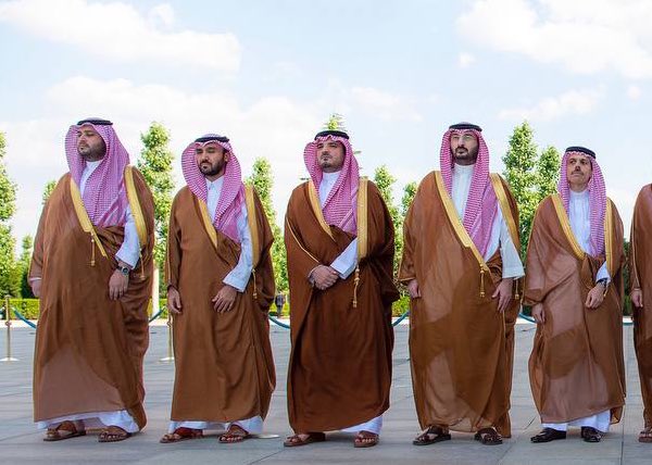 alsaud1ksa's tweet photo. الوفد المرافق لسمو #ولي_العهد 
بجولته الإقليمية : وزير الدولة
الأمير تركي بن محمد بن فهد
الأمير عبدالعزيز بن تركي الفيصل 
وزير الرياضة @AbdulazizTF 
سمو وزير الداخلية 
الأمير عبدالعزيز بن سعود بن نايف 
الأمير عبدالله بن بندر وزير الحرس الوطني
الامير  فيصل بن فرحان وزير الخارجية https://t.co/5OHRb8CsN1