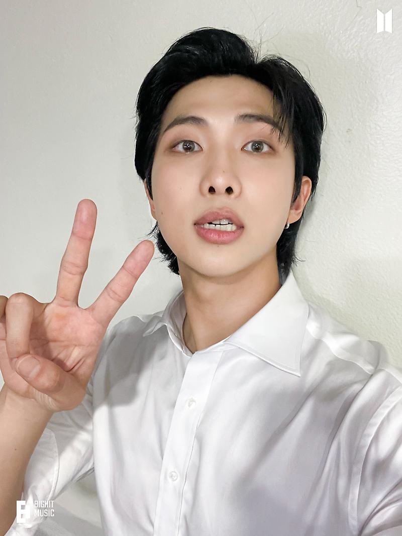__rkive____'s tweet photo. 아미들 내 셀카 사진 좋아해? https://t.co/ijuy9Gf369