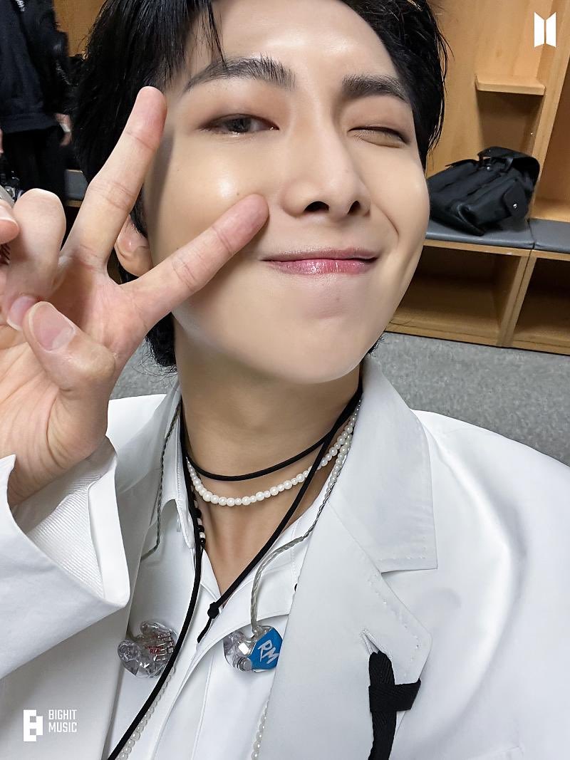 __rkive____'s tweet photo. 아미들 내 셀카 사진 좋아해? https://t.co/ijuy9Gf369
