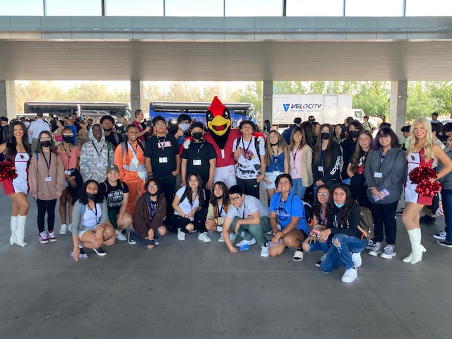TollesonESD's tweet photo. @TollesonESD we are super excited and grateful to the AZ Cardinals and Governor Ducey's Civics Matters Arizona Program!  24 of our students and 3 chaperones are among the 241 students flying with the AZ Cardinals today to Washington DC to learn about U.S. Civics first hand! https://t.co/4sHwowLlLU