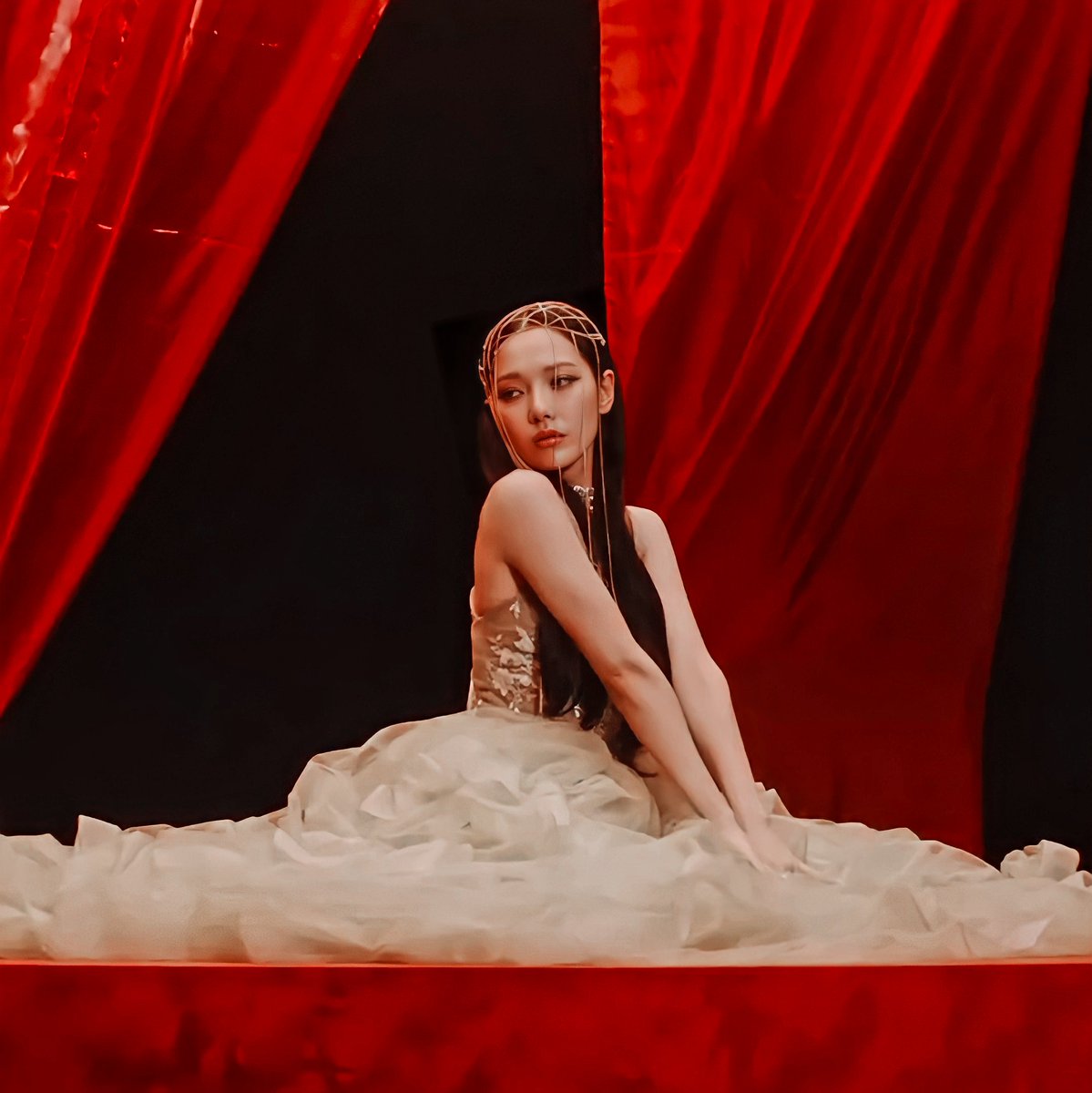 queen_somin's tweet photo. 𝖖 𝖚 𝖊 𝖊 𝖓 ♛
#KARD #카드 #RE_
#KARD_RingTheAlarm #SOMIN https://t.co/JXIArXAkdo