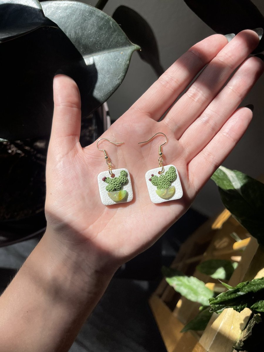 Please keep boosting/sharing! It is $766 to fix my car, get yourself or a loved one some cute earrings and help me out if possible! 💛 
Thank you! 

My venmo is Florencia-23 if earrings aren’t your jam
flomakesearrings.bigcartel.com