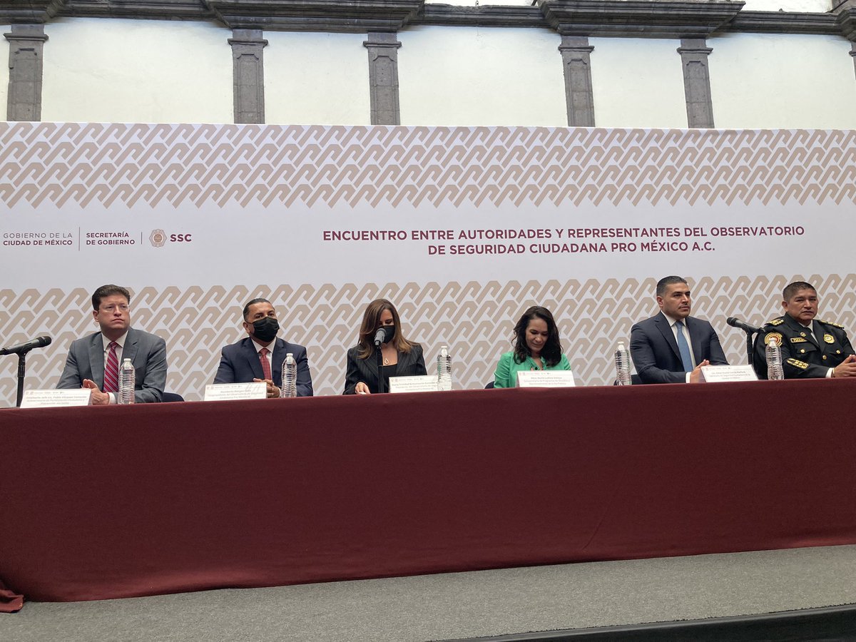 ObsSegCiudadana's tweet photo. Fructífera reunión sostuvimos los integrantes del OSC con autoridades de la Secretaría de Gobierno, gracias al Secretario de @SSC_CDMX @OHarfuch y sus mandos. El trabajo constante nos lleva a resultados extraordinarios construidos por ciudadanos y autoridades en conjunto. https://t.co/rzsXazX0xW