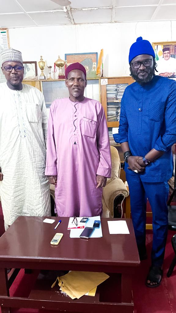 AFRICTIVISTES's tweet photo. Mission d'évaluation #LocalOpenGovLab au #Niger🇳🇪

Le Président d'#AfricTivistes, @cypher007 a rencontré le chef de l'exécutif local de @MairieMatankari et le prefet de Douthi. Des discussions enrichissantes sur la mise en oeuvre du projet et les perspectivies de collaboration. https://t.co/OFb2F1UmyV