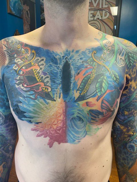 JensMcKenz's tweet photo. Send me your best illustrative color tattoo artists. Looking for someone to continue work on my hands/back/belly/torso over the next several years.  My past artist is retiring due to health reasons. #tattoo #iso https://t.co/kKcScfTnlN