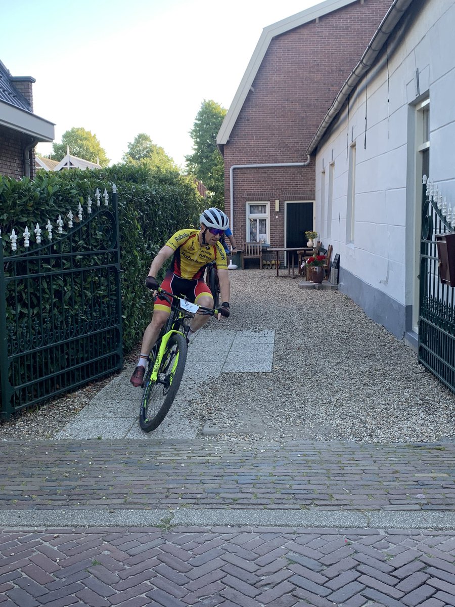 Rien van den dussen aan de leiding bij de B-masters