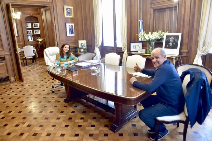 Un intendente del interior de Buenos Aires le presento a Cristina una propuesta para transformar planes sociales en empleo