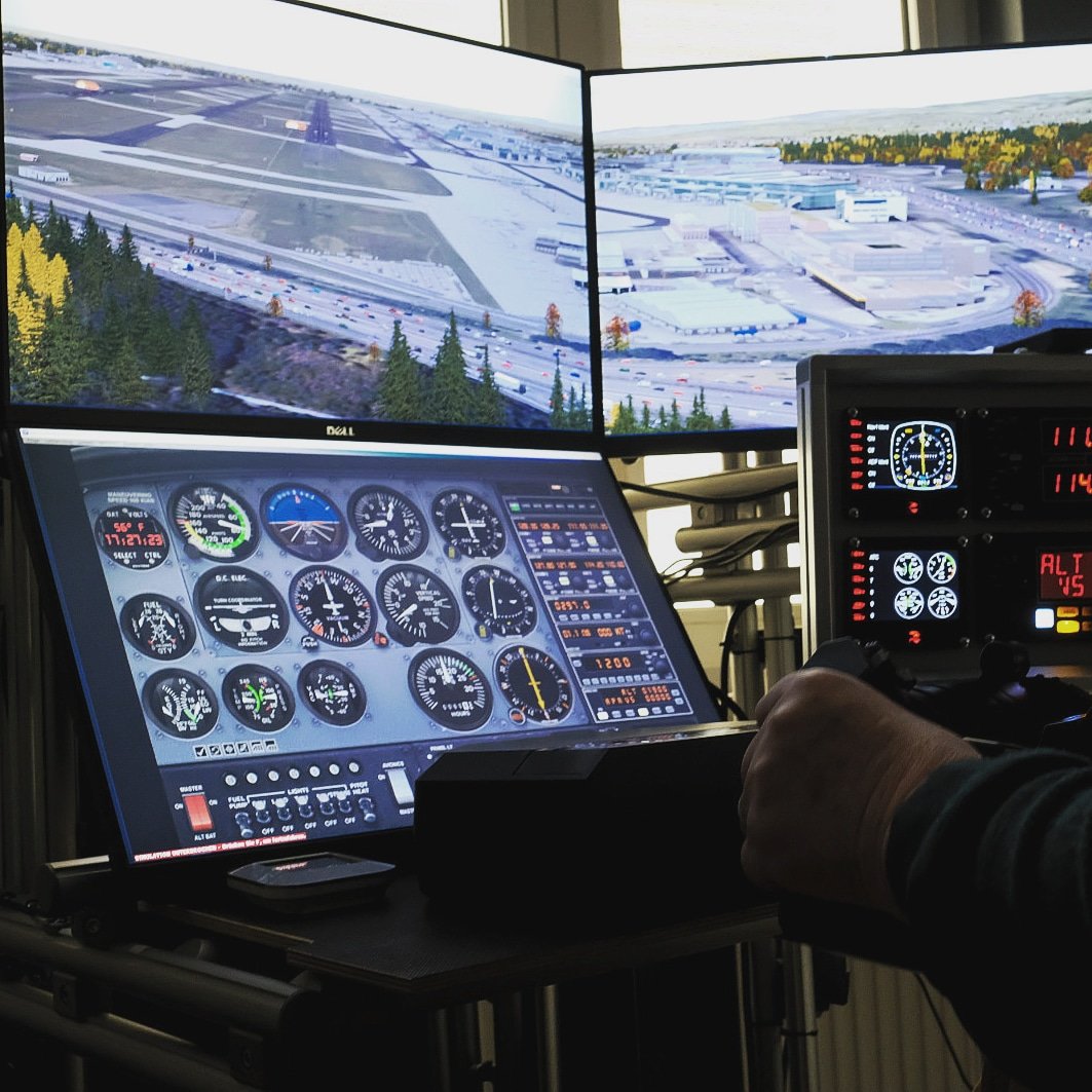 Lust selbst mal #Pilot zu sein?

Dann Besuch doch eine unserer halbstündigen #Flugstunden,
oder lerne in unserem Workshop unseren #Flugsimulator ganz genau kennen. 

Alter: 12+
auch Erwachsene sind herzlich zum #Fliegen eingeladen.