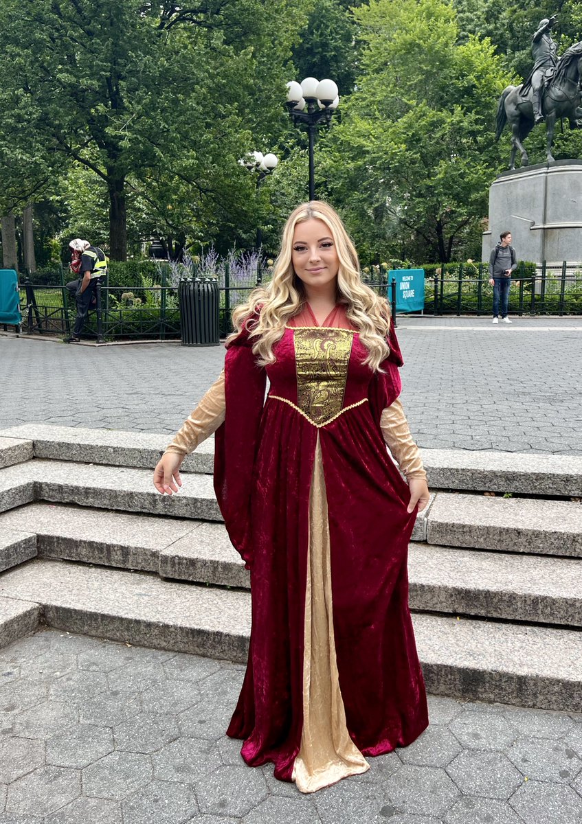 Looking for my knight in shining armor at the conference today 👑👀