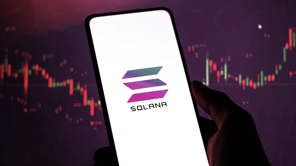 Cryptoradarxyz's tweet photo. Solend Whale With a $108M Loan Nearly Crashed the Solana Network

Solend, a decentralized lending protocol on the Solana network, has narrowly avoided having 95% of the SOL deposits in its lending pool liquidated.
#btc #Bitcoin #nft #Nfts #BitcoinCrash https://t.co/lnoJCPAfDO