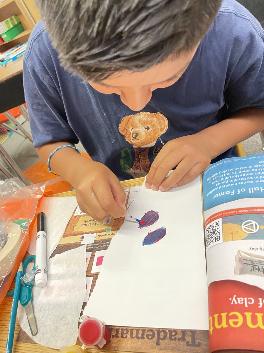 YVE_asp's tweet photo. Students studying color theory🎨🖌 Also they’re trademarking there very own color! This is Awesome ✨ #NationalInventorsHallofFame #TheAttic @CARES_ASP @Rosa_MdusdCARES @mdusd_stephanie @ejamesrego @BACRdotORG https://t.co/ytTPMFZzCS