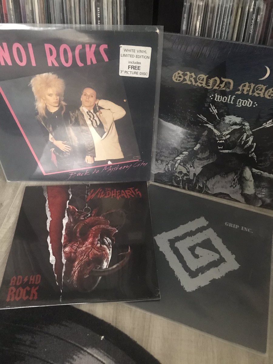 udiophilosoph's tweet photo. Todays #vinyl hunt in @StadtLinz #vinylcorner https://t.co/FsyO9ooNKL