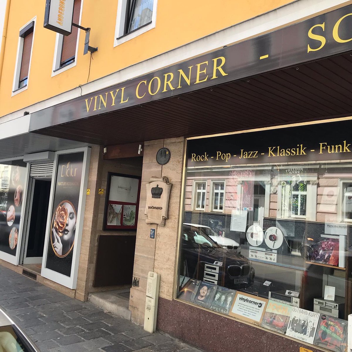 udiophilosoph's tweet photo. Todays #vinyl hunt in @StadtLinz #vinylcorner https://t.co/FsyO9ooNKL