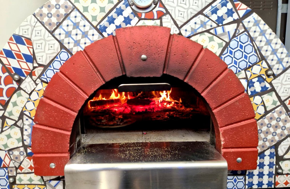 Please meet our second wood fired oven "Andiamo" who joins us directly from Naples!  The innovative Andiamo’s stone base is “cotto refrattario” allowing it to withstand long periods of time at high temperatures. Prefect for that crispy base! #pizza #woodfired #norfolk #pizzavan