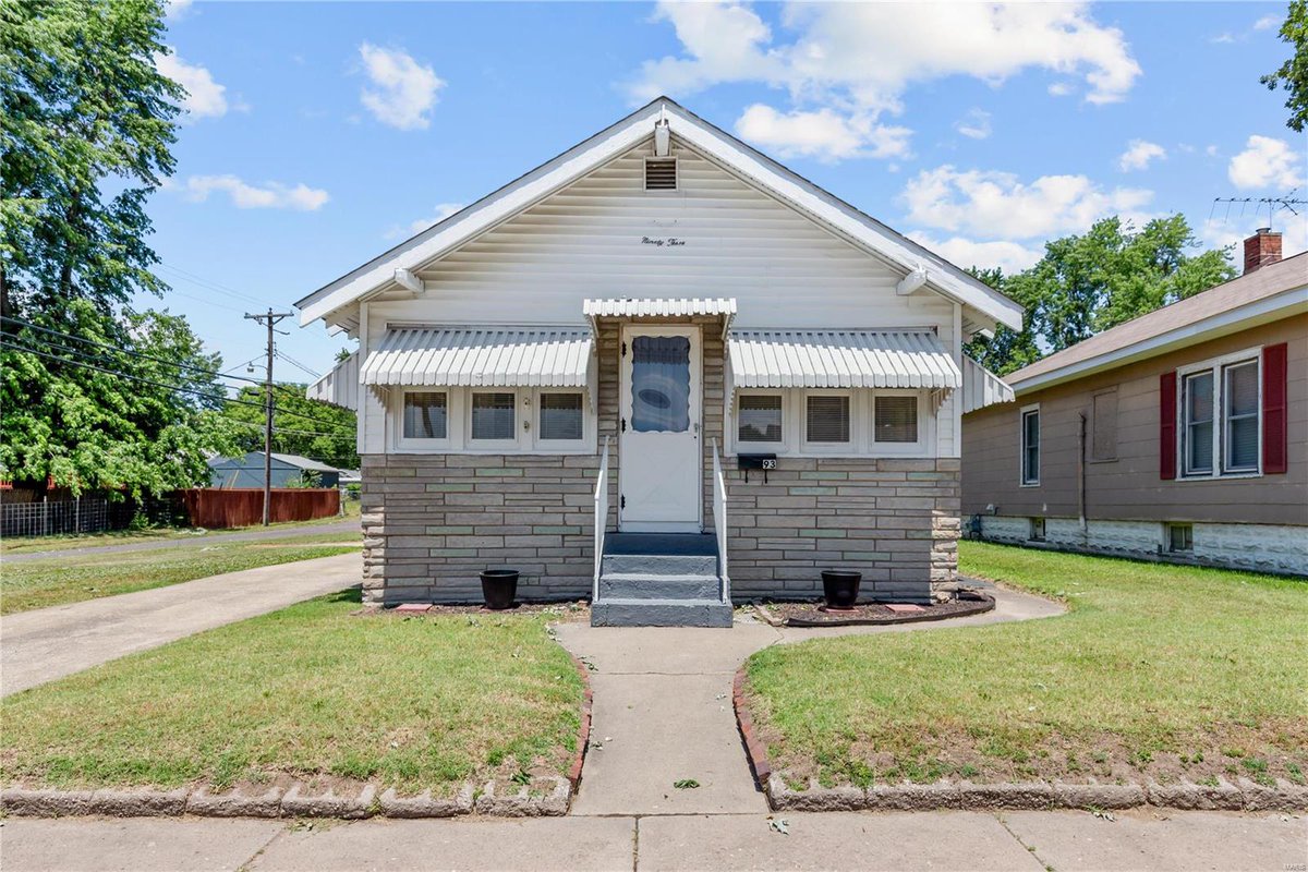 RemaxJill's tweet photo. I would love to show you my #listing at 93 Eckhard Avenue #WoodRiver #IL  #realestate https://t.co/NsHKdsspza https://t.co/Nlgt2vIYMD