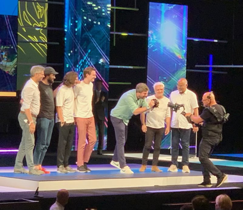 stephguer's tweet photo. Goooooooold Alert ! 🤩
It’s gold lion cette année encore 🦁
@HavasPlay #CannesLions2022 
#UndercoverAvatar @AssoEnfantBleu https://t.co/bxP0VMf3EQ