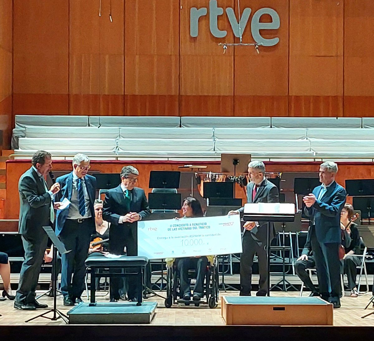 El ministro del <a href="/interiorgob/">Ministerio del Interior</a> asiste en el Teatro Monumental de #Madrid al II Concierto <a href="/rtve/">RTVE</a>-<a href="/seguridad_vital/">Seguridad Vital</a> a beneficio de las víctimas de siniestros de #tráfico

➡️ La recaudación se destinará a @ASPAYMNacional por su proyecto Tándems para el apoyo a lesionados medulares