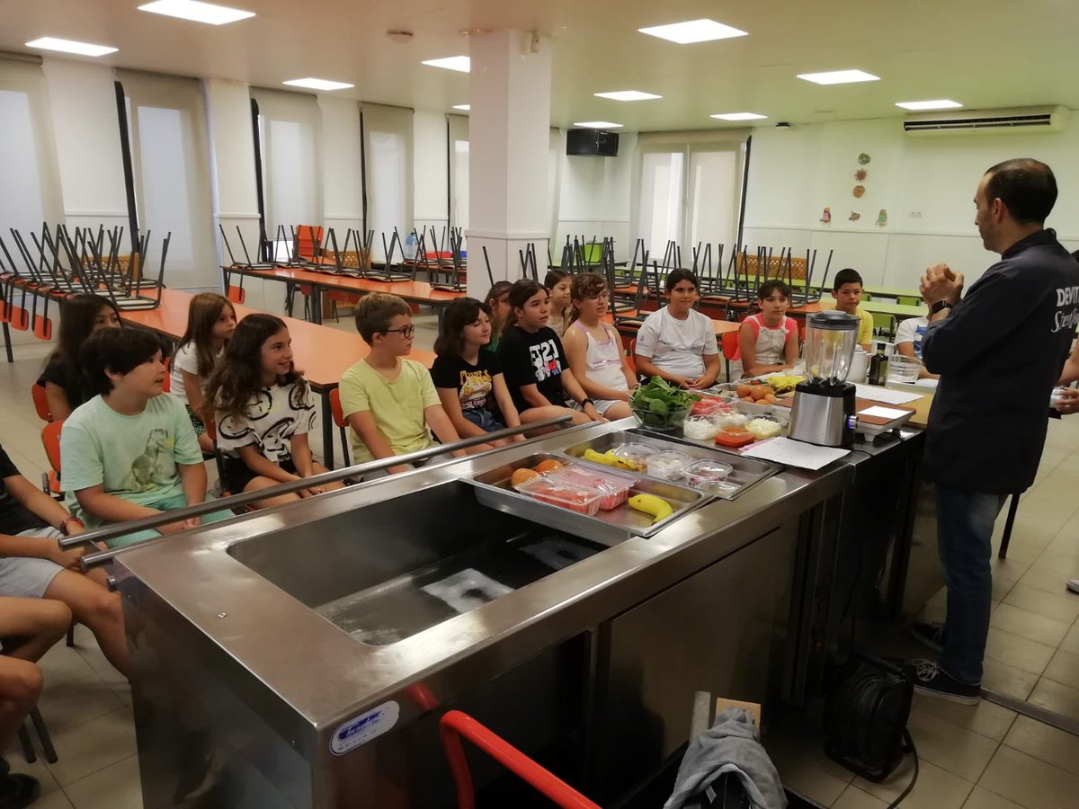 MestralEscola's tweet photo. Aquest dies hem realitzat activitats diverses a l’entorn de la localitat que han permès finalitzar el curs amb mesures organitzatives que han reduït els efectes de la calor, a la vegada que hem acomiadat els alumnes. @AmpaMestral @ProyecSpiribol @ajuntament_vh #Deviteca https://t.co/AY8IPvcsNo