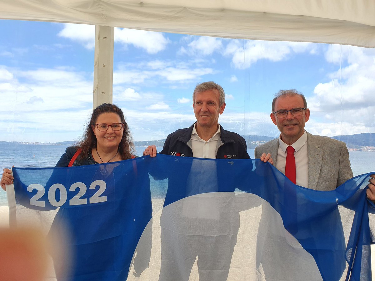 Mvfaraldo's tweet photo. Playa #Perbes @ConcelloMino cuenta un año más con bandera azul concedida por @AdeacFEE
Hoy en entrega con Presidente @xuntagalicia @AlfonsoRuedaGal, Conselleira @MAmbienteXunta @anxelesvazquez, delegado @gonzalotrenor y @ConBergondo @Alesperezmaquez
#Miñotenpresente #Miñoéfuturo https://t.co/nAwDKPcnhx