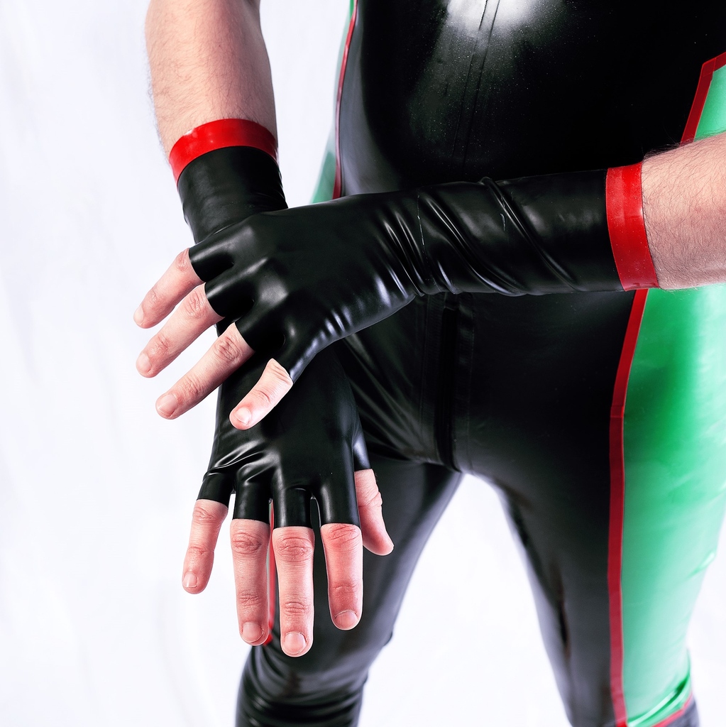 Slash/Rubber tweet media