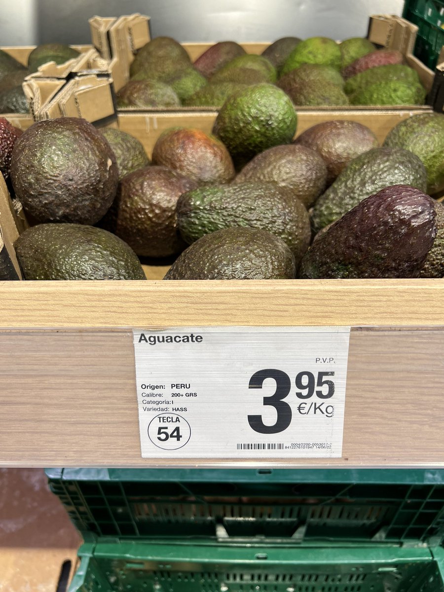 BallzyFly's tweet photo. @Consum ya que estáis orgullos de hacer patria, que sepáis que hay aguacate en Castellón al que no le dan salida de los árboles porque alguien no sabe que Perú no está en la Comunidad Valenciana 🤬🤬 @JuanviPalleter https://t.co/XdSaTwHjPi