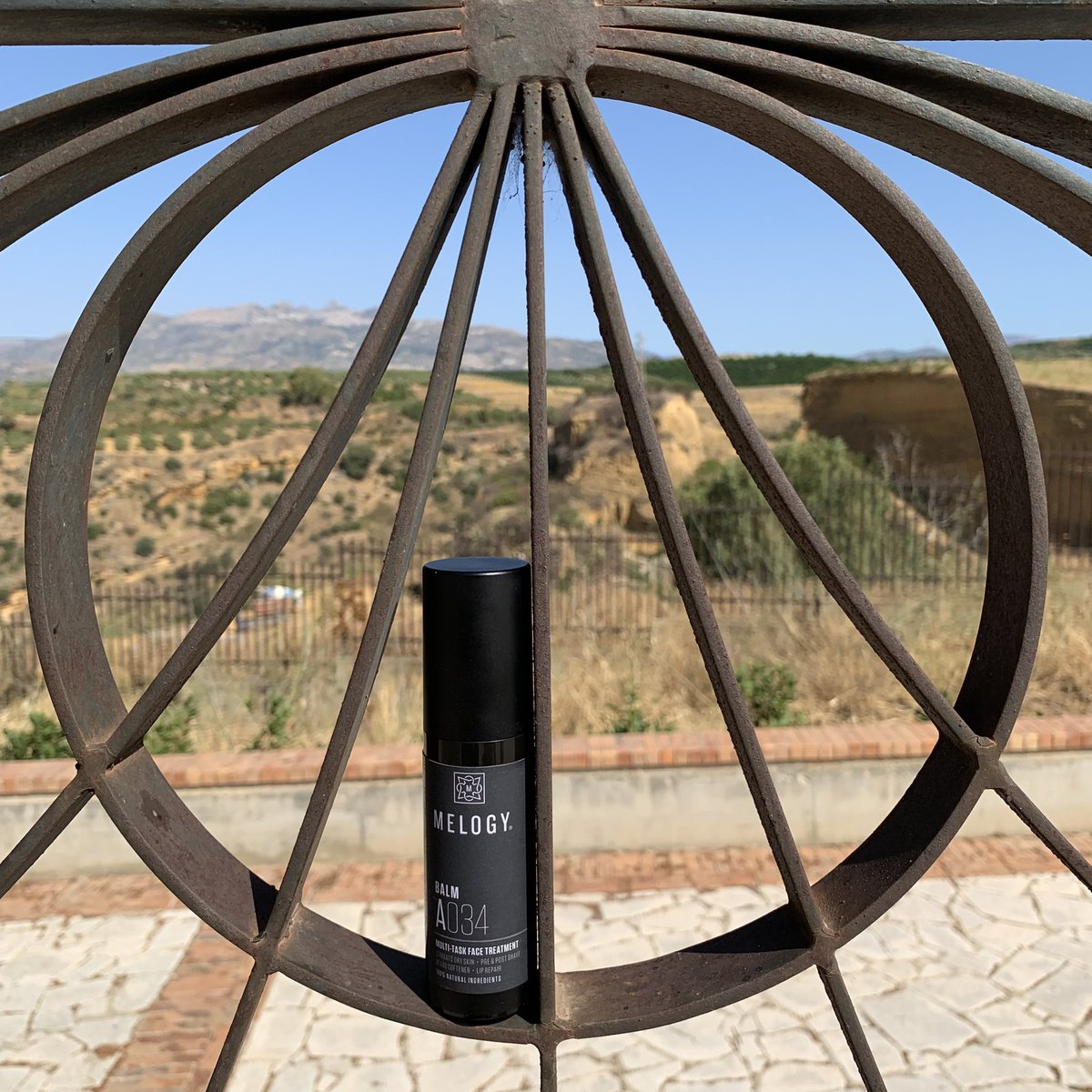 This Multi-Task Face Treatment contains a unique blend of natural plant oils to deliver deep nourishment for smooth and healthy skin.

No synthetic chemicals, mineral oils, petroleum derivatives or parabens.
-
-
-
@melogyLondon #balm #skincare #beard #preshave #postshave