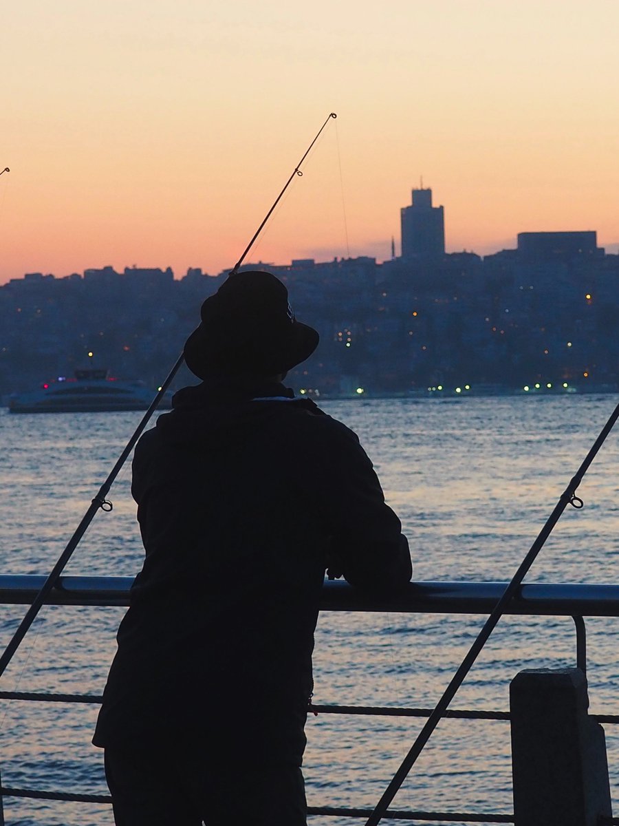 Durup öyle dertlerimi, bıraktım denizin derin sularına