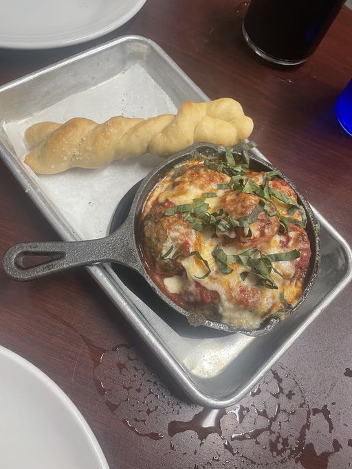 CVID_Princess's tweet photo. I'm booked and busy! Who has time to cook? I've got Grubhub so I can enjoy eating the convenient way with places that deliver right to my door. Join me in the Grubhub Campus Tastemakers Community! #GrubhubTastemakers #ad https://t.co/YgobYlni5J https://t.co/C0zYnMtzj6