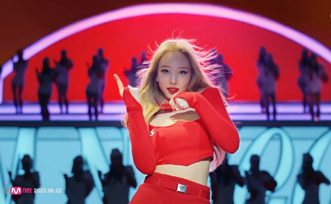 bettaboutu's tweet photo. Es que la escenografía, los outfits, la calidad, el album, SE VIENE SOTY
NAYEON SECOND MV TEASER
#POP_Teaser2
#NAYEON_POP
#IM_NAYEON @JYPETWICE https://t.co/DwpN2DvBGq
