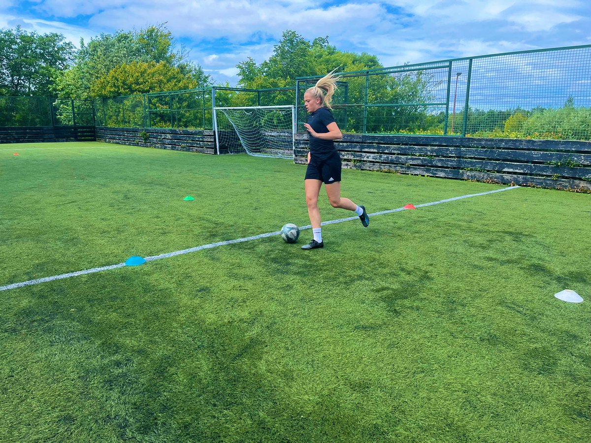elite_ftbl's tweet photo. Another great session with @GlasgowCityFCβs @Amy_muirr today. Blowing away those cobwebs and fully focused on the new campaign
πͺπ»π β«οΈ #ftblelite https://t.co/yw254yVUiN
