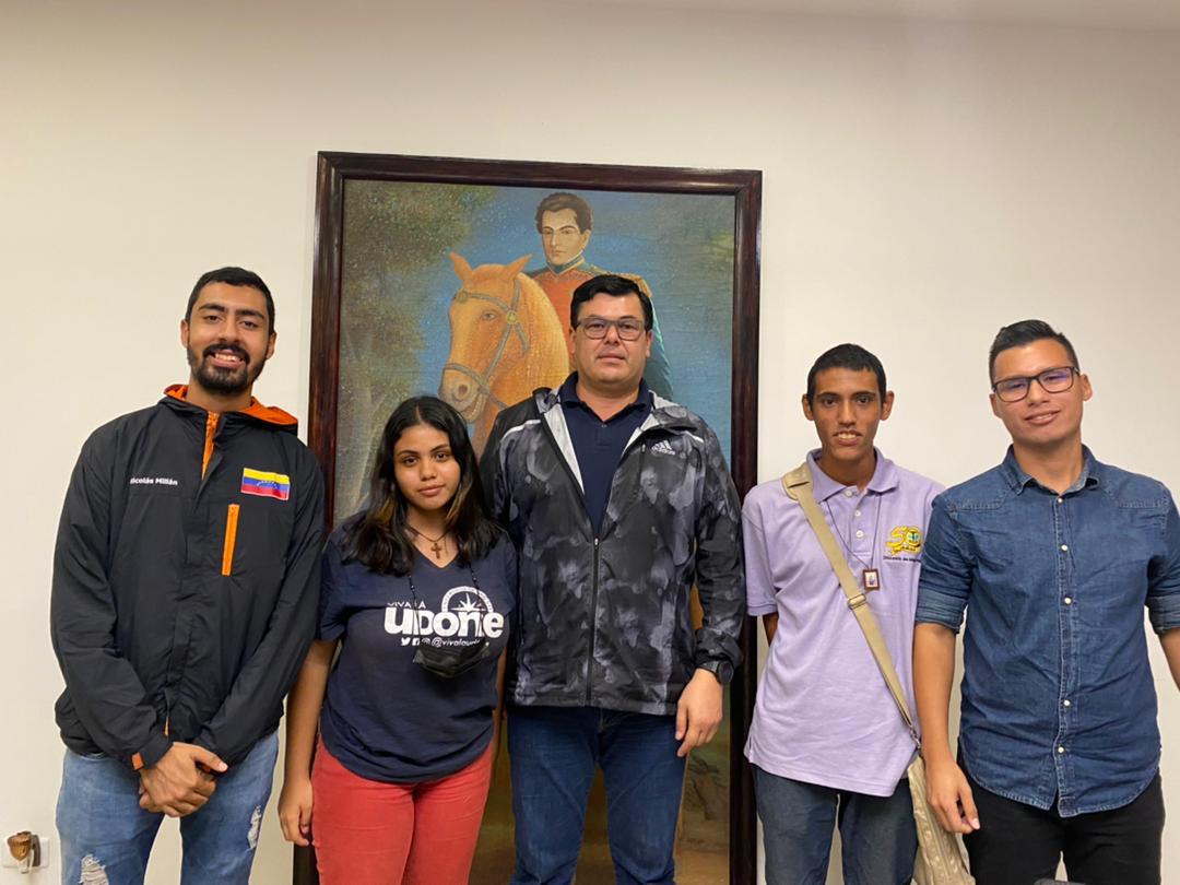 MoviUDO's tweet photo. Hoy desde el Movimiento Estudiantil #UDONE asistimos a una serie de reuniones, primero con bienestar estudiantil y la Coordinación Académica y luego otra en la Alcaldía de Mariño con el alcalde, juntos construyendo mejoras para la Universidad y los #Udistas. https://t.co/xrbfcw3tHj
