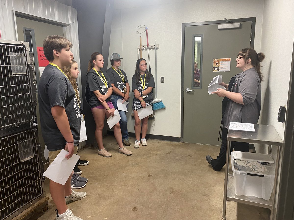 BoilerVetCamp's tweet photo. Shoutout to Humane Society of Saint Joseph County for hosting #teamolaf today to learn about shelter medicine!! #BoilerPup #HJSSCBoilerVetCamp #Purrdue https://t.co/C3WIs7DLSy