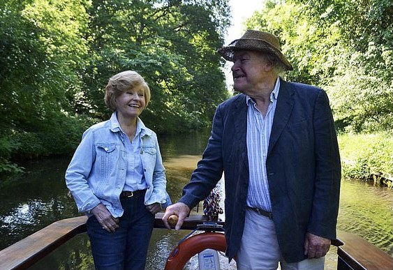 @exitthelemming Happy Birthday, #PrunellaScales. One of the most beautiful, vivacious and stylish 90 year olds on the planet🍾🥂