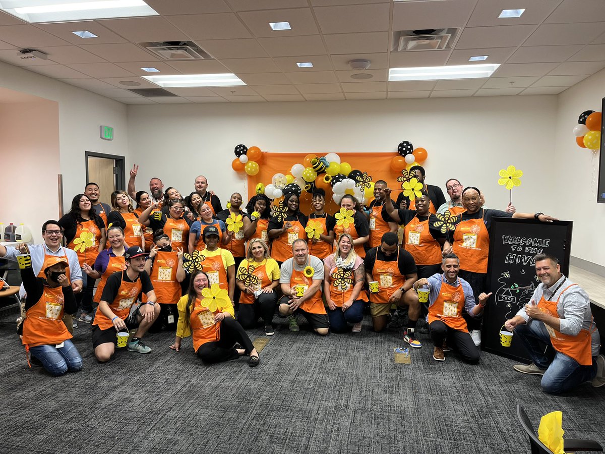 🐝 Bee Orange Blooded! 🧡 

Associate Engagement Committee Meeting. #Tampa #DFC5855