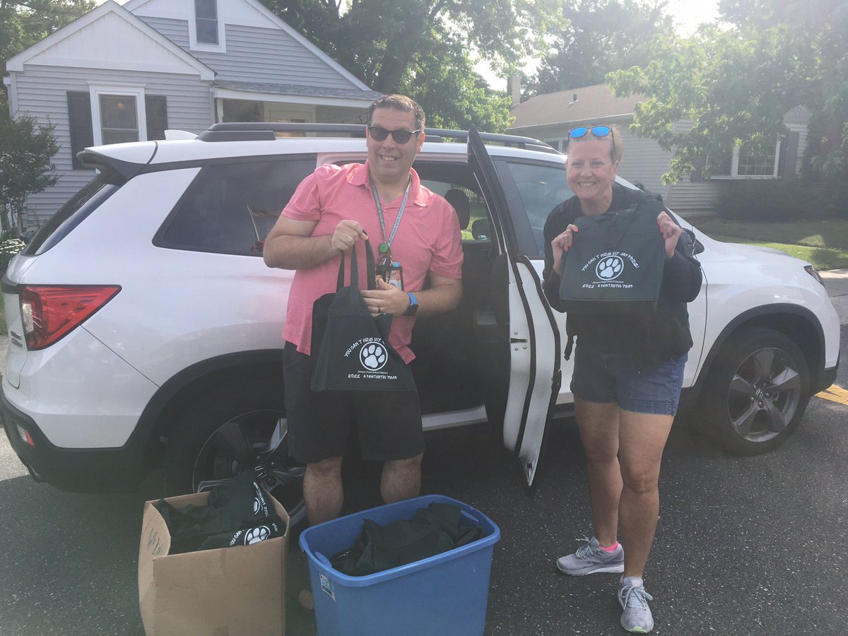 spsSTRONG's tweet photo. So proud of our Somers Point Street Team - We loved delivering our HOT Summer Learning bags to our Pawtastic families! Celebrating their growth and knowing learning doesn’t “paws” for the summer! @spsSTRONG @AtlanticCoNJDOE https://t.co/uFKj0ZUOKR